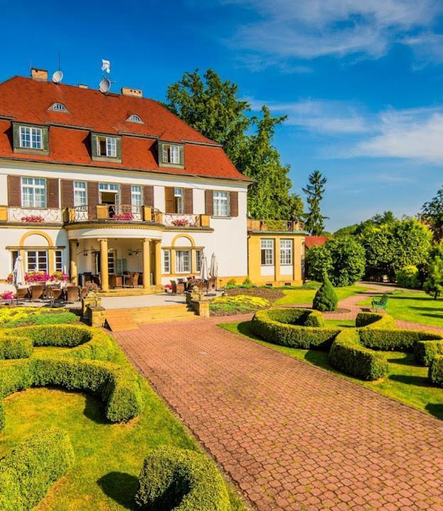 Hotel Veba Broumov Exterior photo
