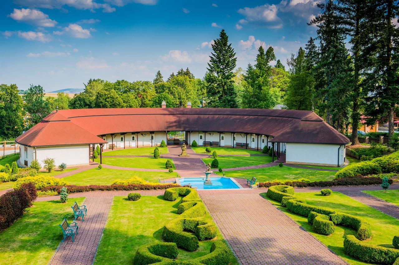 Hotel Veba Broumov Exterior photo