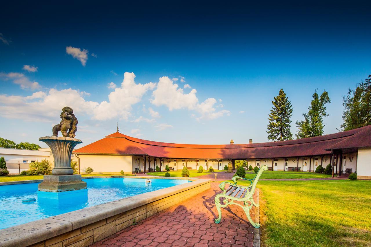 Hotel Veba Broumov Exterior photo