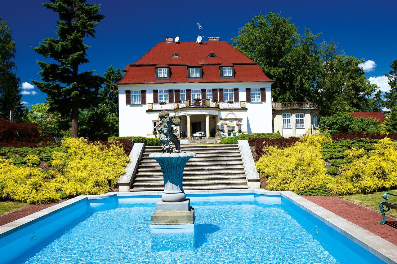 Hotel Veba Broumov Exterior photo